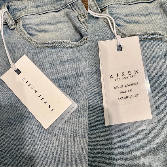 NWT💙RISEN MORNING SUN HIGH RISE SPLIT HEM LIGHT WASH FLARE JEANS Size 1X - Picture 13 of 15